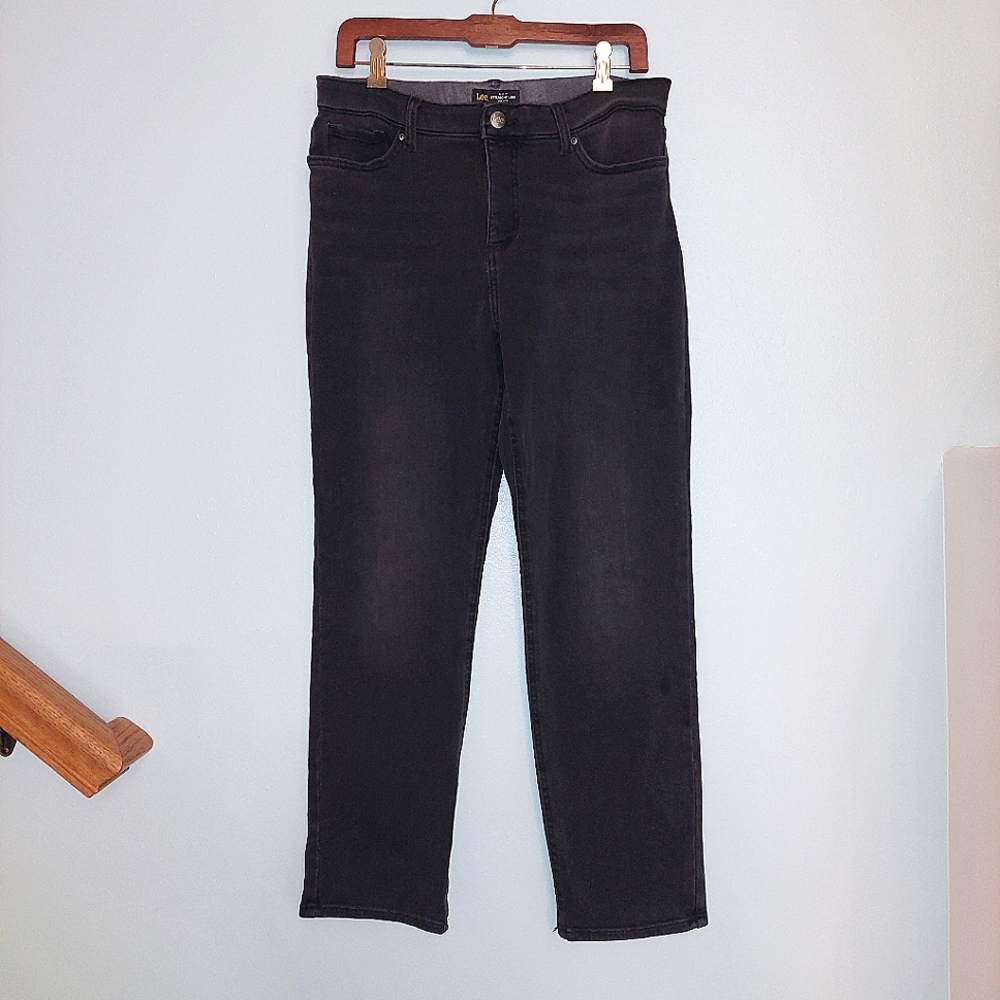 Lee mid-rise straight-leg jeans, petite